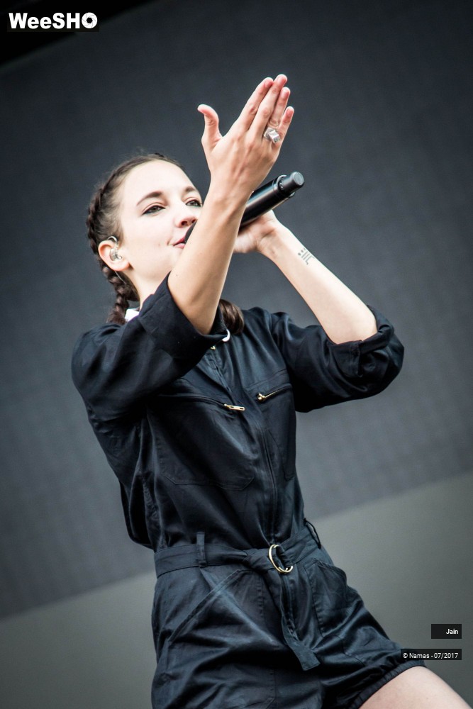 2/35 photos du spectacle Jain