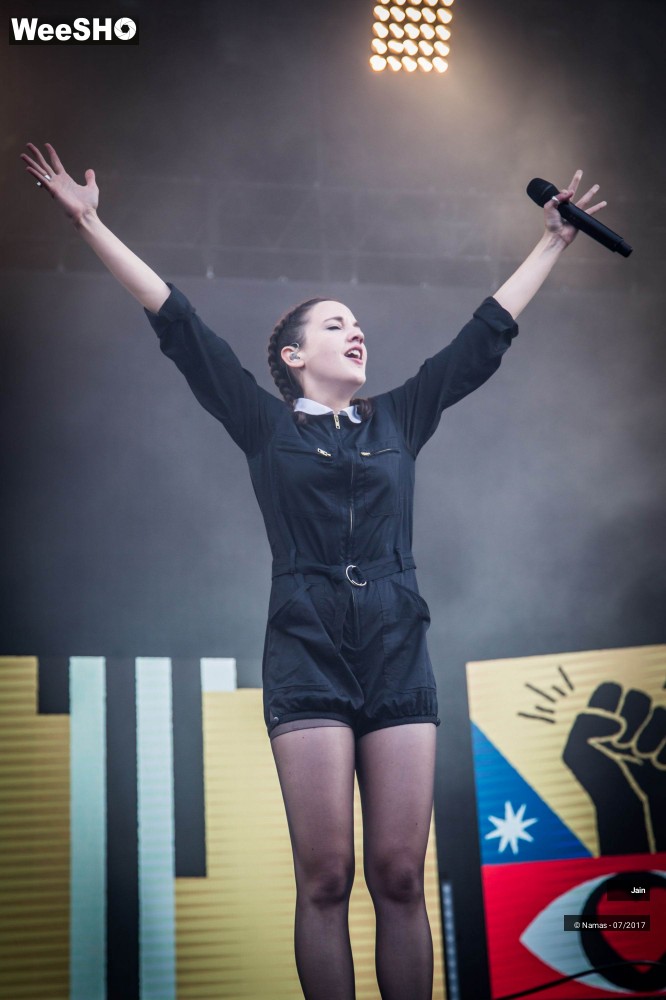 3/35 photos du spectacle Jain