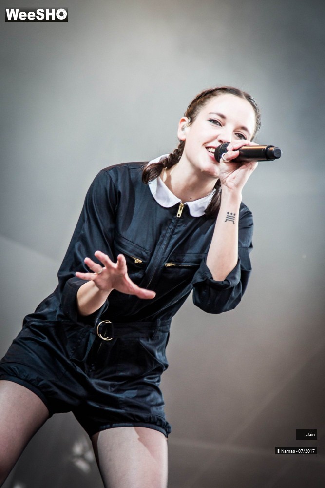 4/35 photos du spectacle Jain