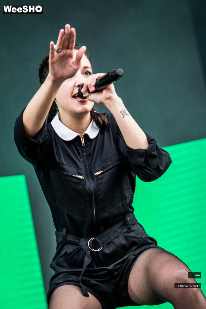 6/35 photos du spectacle Jain