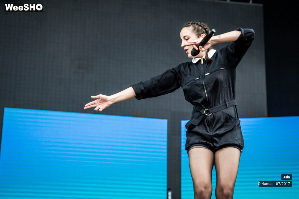 12/35 photos du spectacle Jain