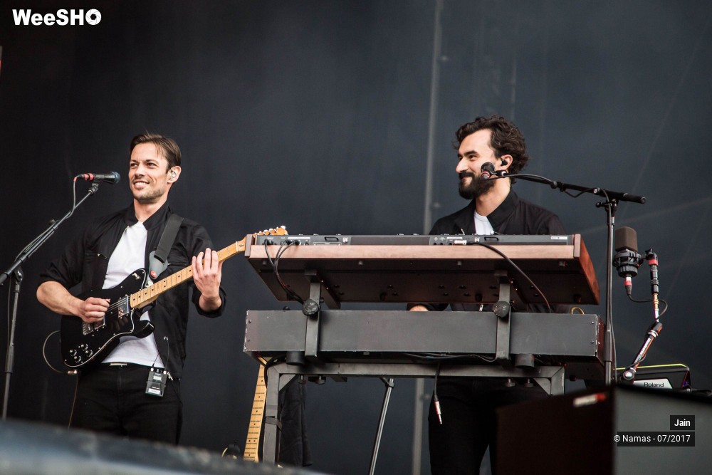 20/35 photos du spectacle Jain