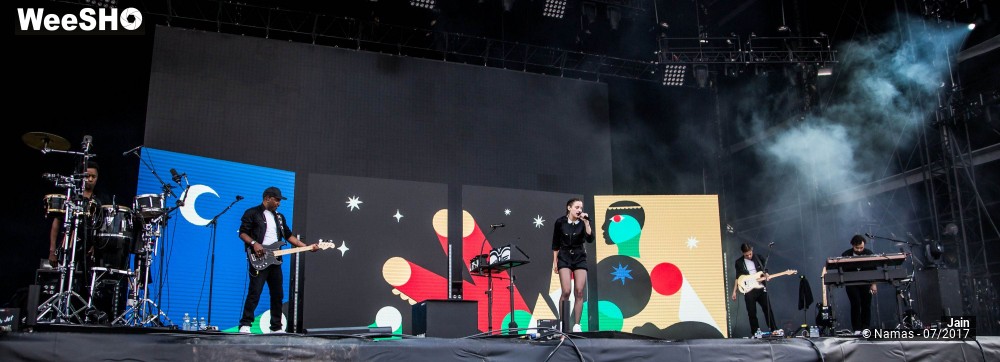 23/35 photos du spectacle Jain