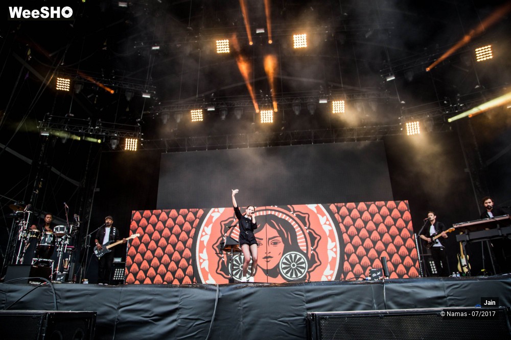 24/35 photos du spectacle Jain