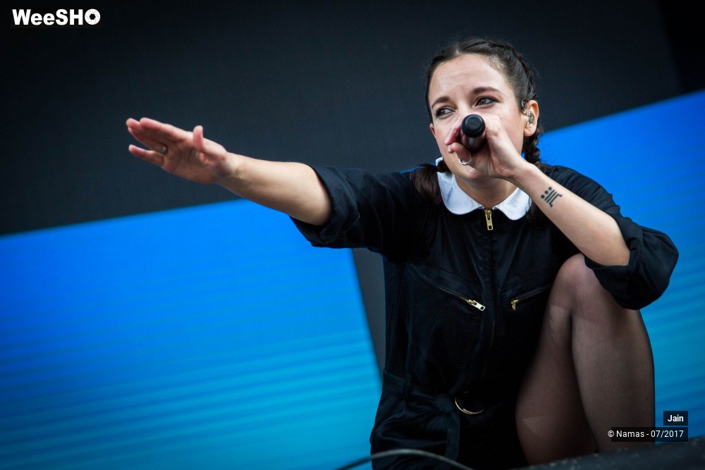 30/35 photos du spectacle Jain