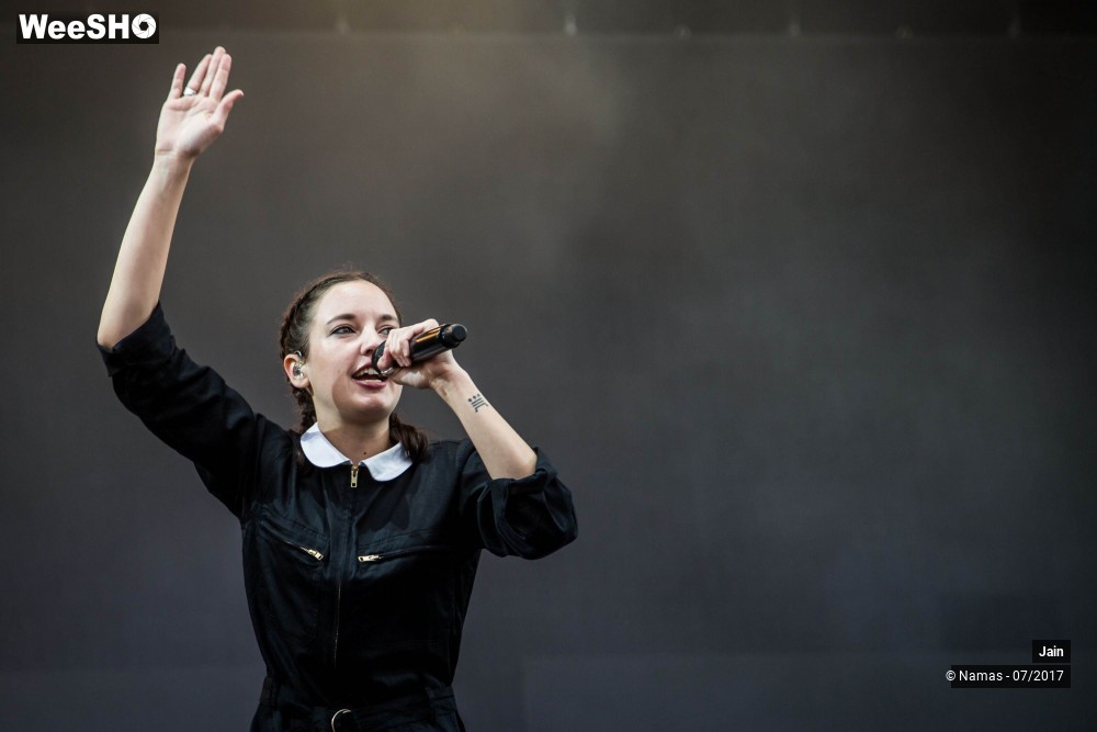 31/35 photos du spectacle Jain