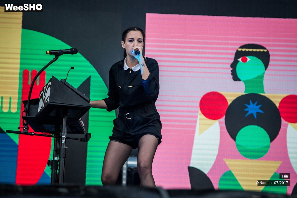 32/35 photos du spectacle Jain