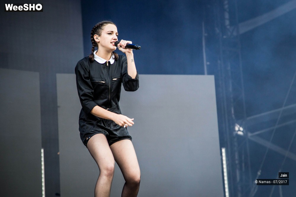 33/35 photos du spectacle Jain