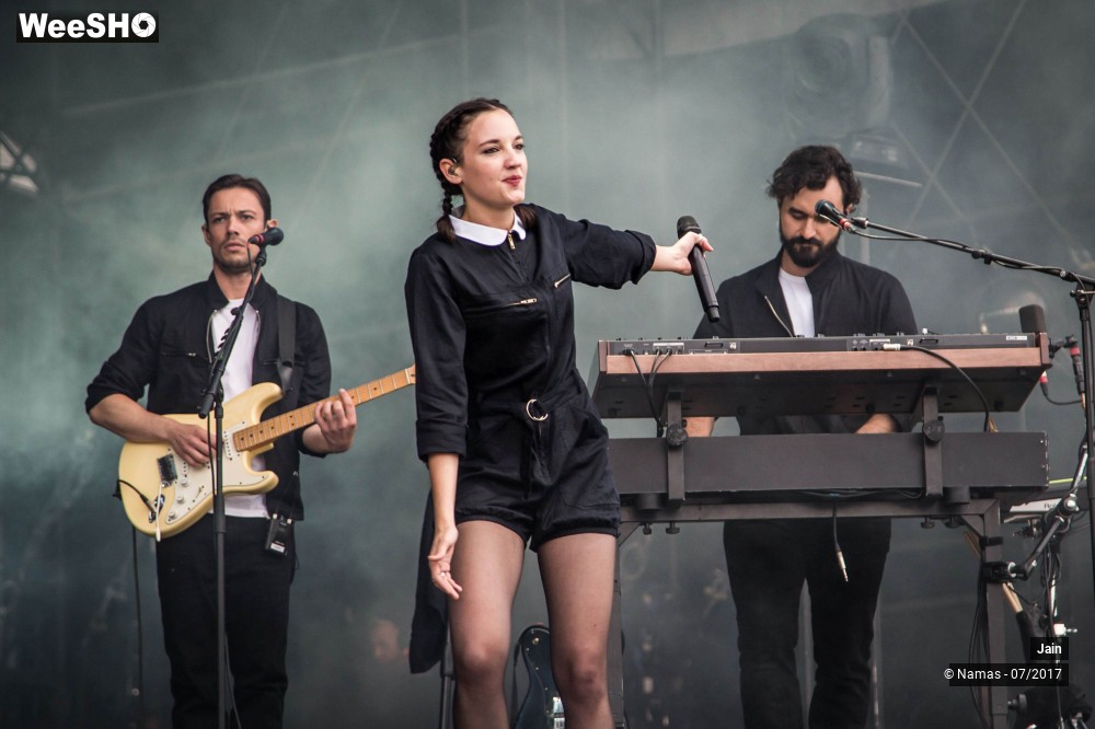 34/35 photos du spectacle Jain