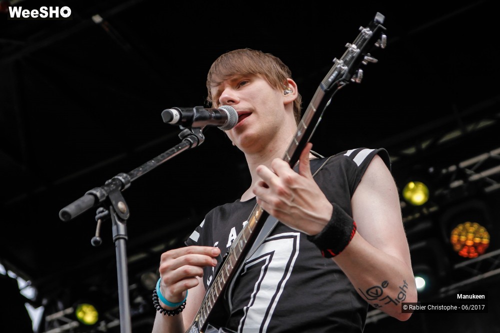 32/51 photos du spectacle Manukeen