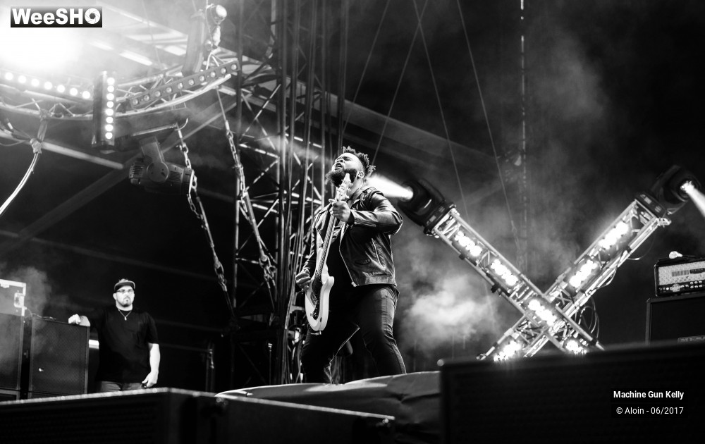 8/12 photos du spectacle Machine Gun Kelly