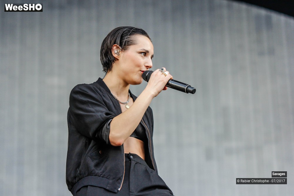 12/44 photos du spectacle Savages