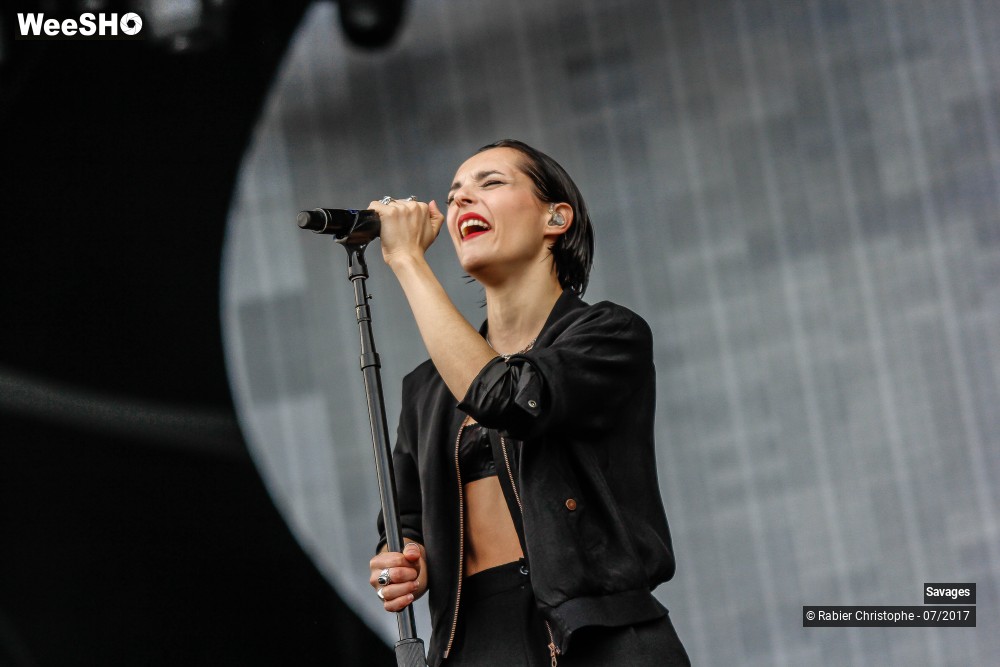 27/44 photos du spectacle Savages