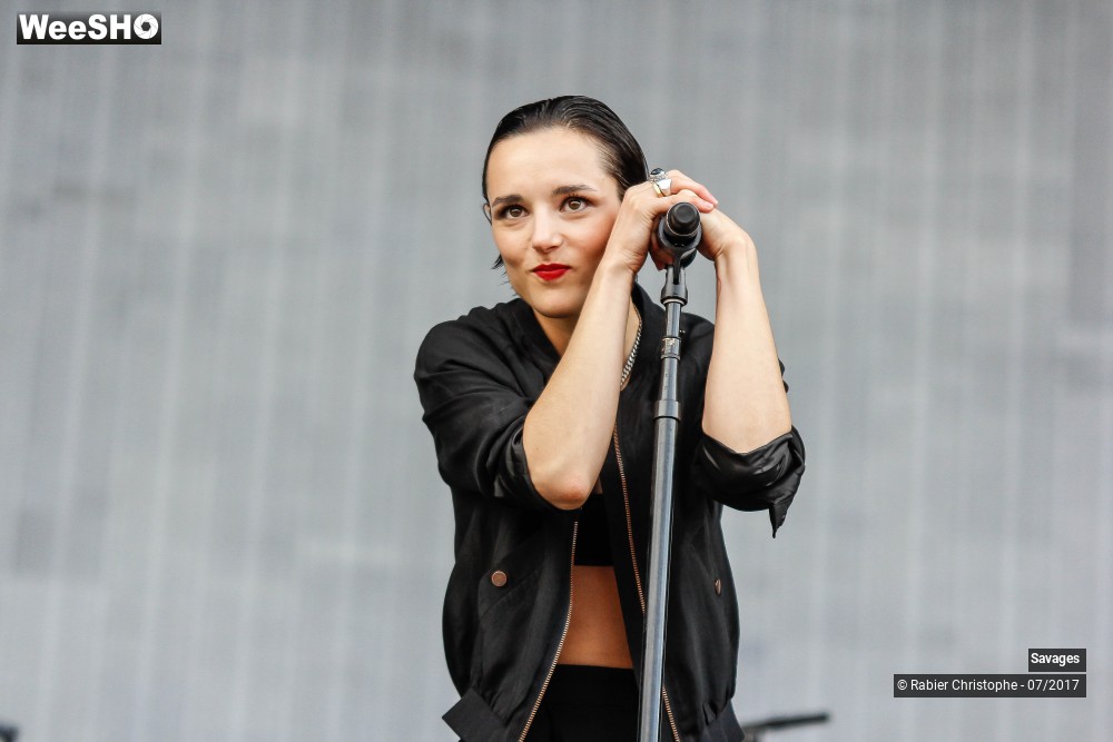 30/44 photos du spectacle Savages