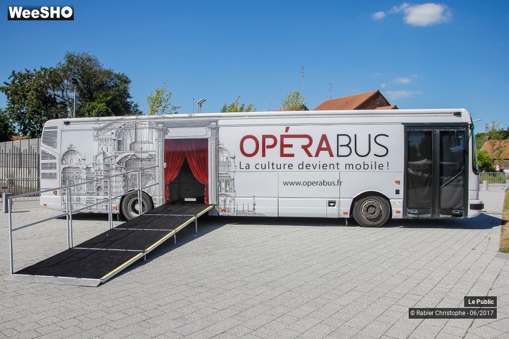 17/43 photos du spectacle Ambiance au Festival Les Agites du Melange 2017