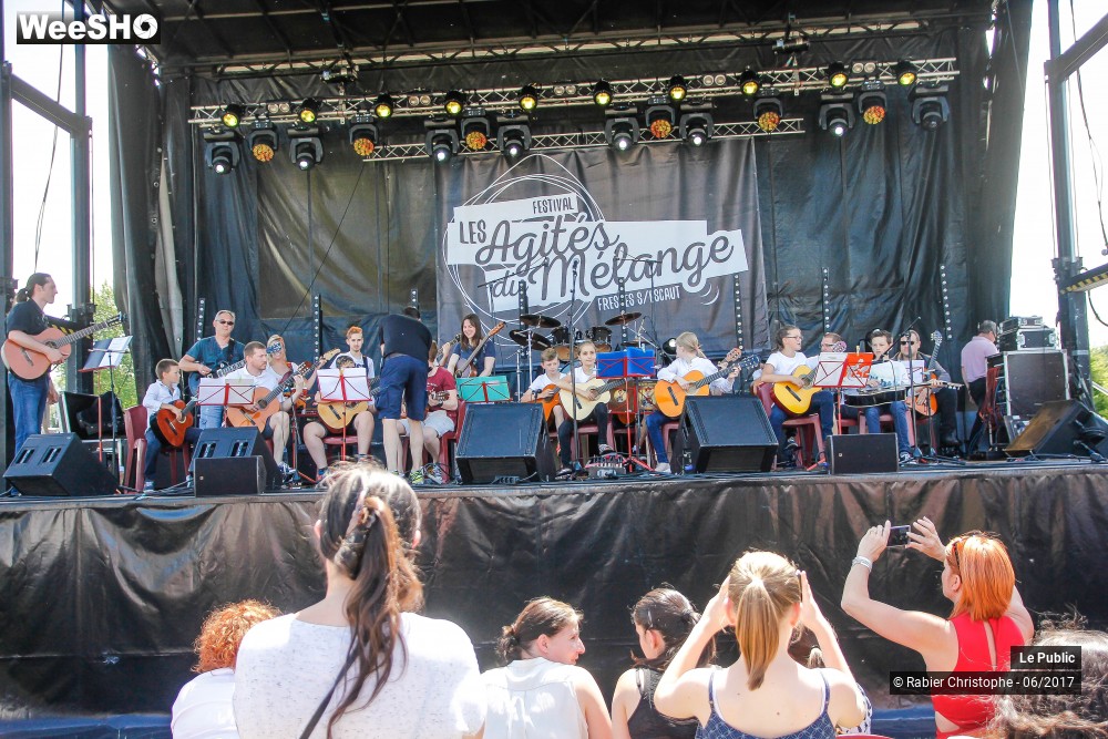 30/43 photos du spectacle Ambiance au Festival Les Agites du Melange 2017
