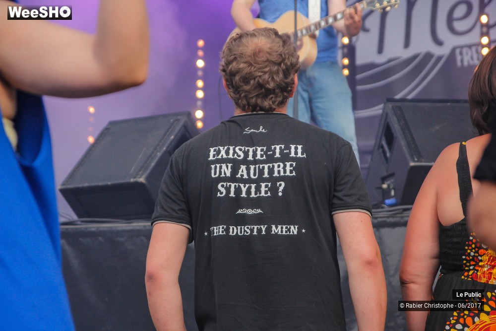 40/43 photos du spectacle Ambiance au Festival Les Agites du Melange 2017