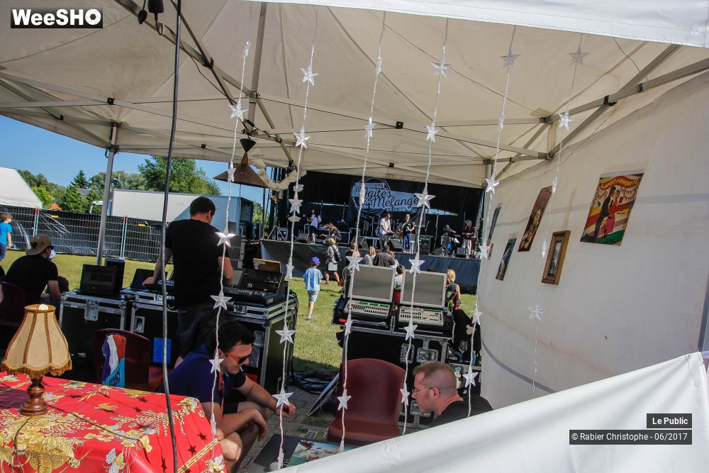 43/43 photos du spectacle Ambiance au Festival Les Agites du Melange 2017