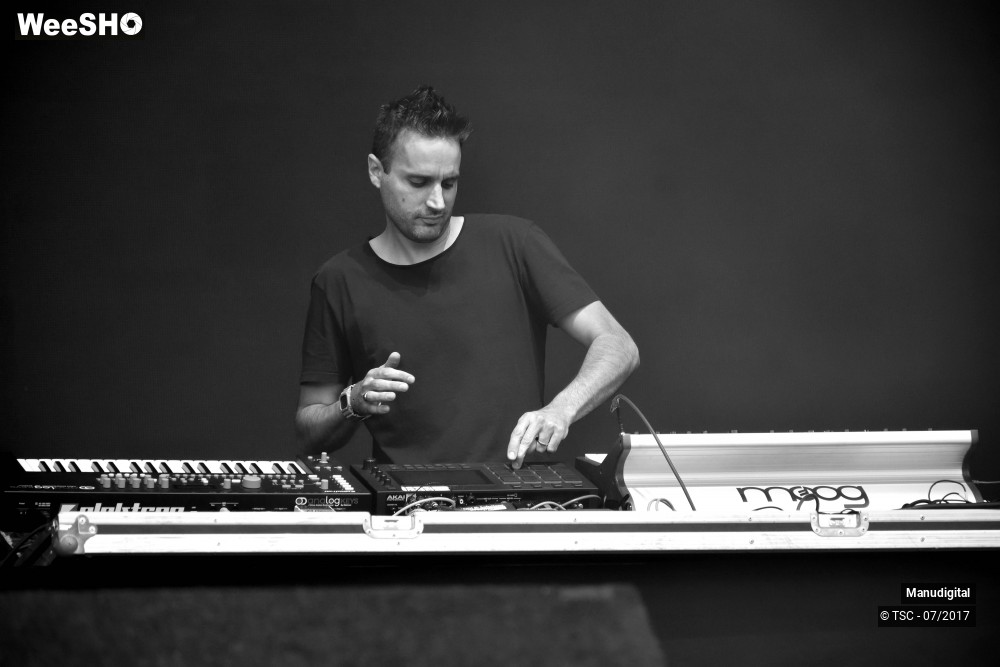 3/7 photos du spectacle Manudigital