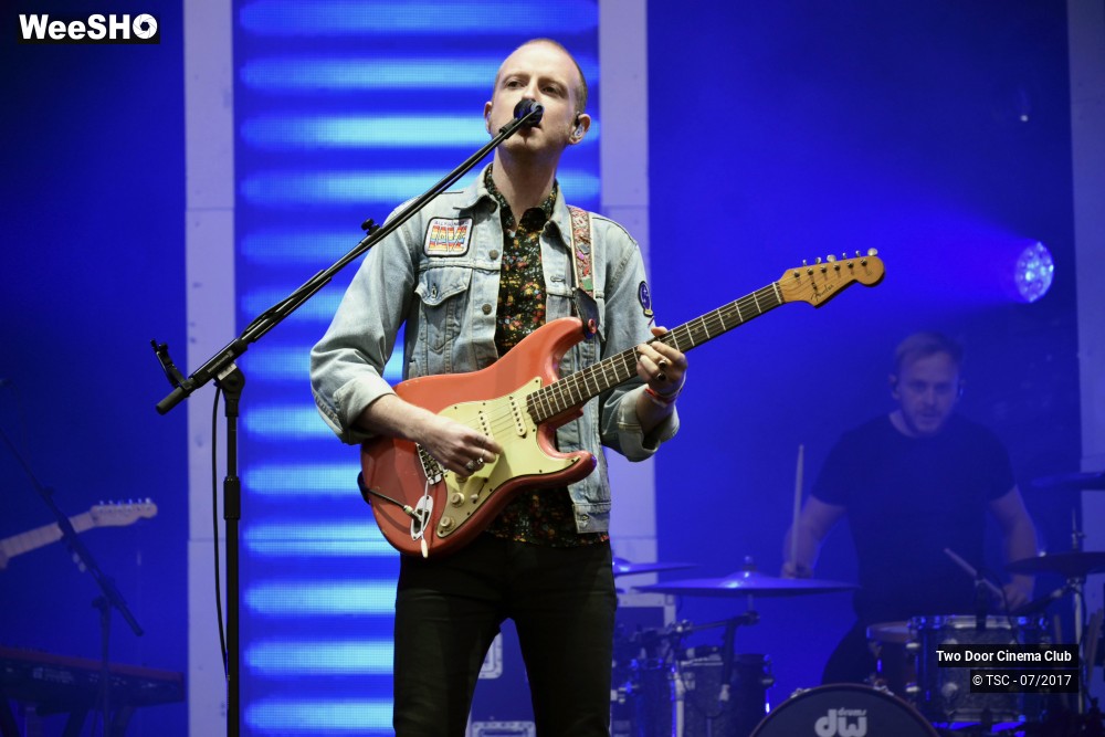 2/18 photos du spectacle Two Door Cinema Club