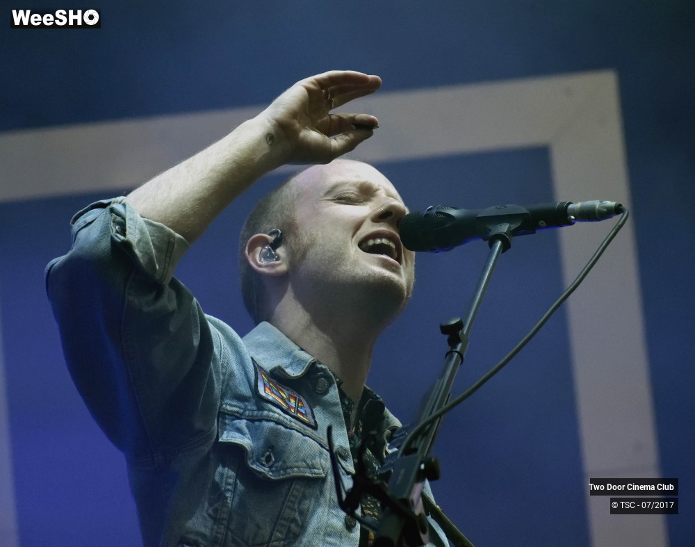 6/18 photos du spectacle Two Door Cinema Club