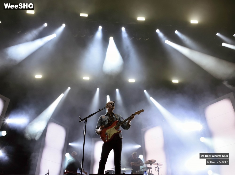 10/18 photos du spectacle Two Door Cinema Club