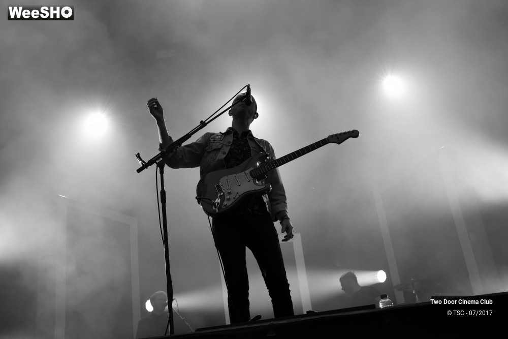 15/18 photos du spectacle Two Door Cinema Club