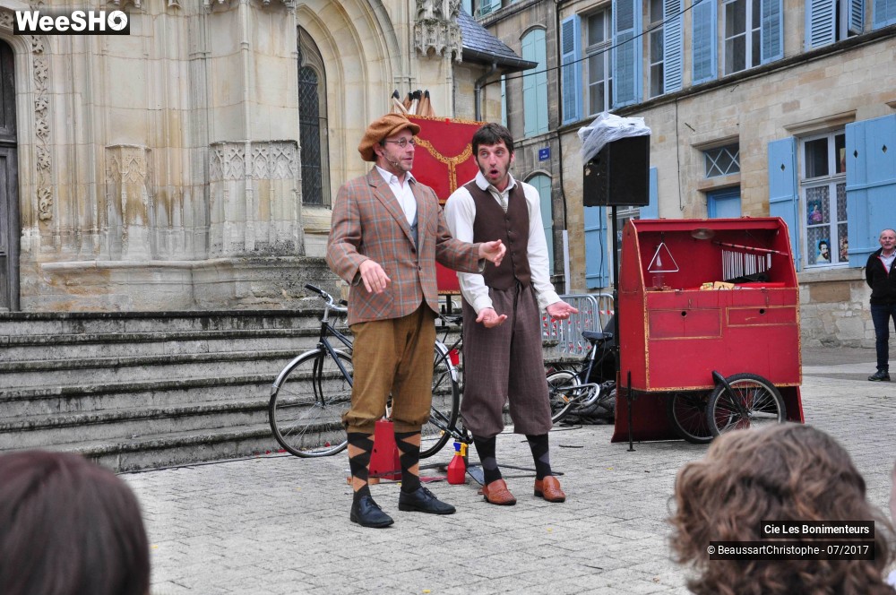 22/28 photos du spectacle Le Kamishibaï: Otto l´accessoiriste