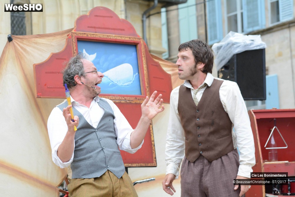 23/28 photos du spectacle Le Kamishibaï: Otto l´accessoiriste