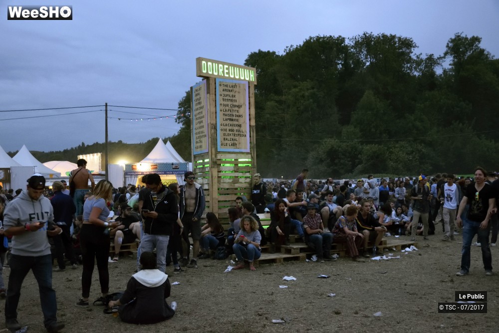 12/17 photos du spectacle Ambiance Dour Festival 2017 Jour 3