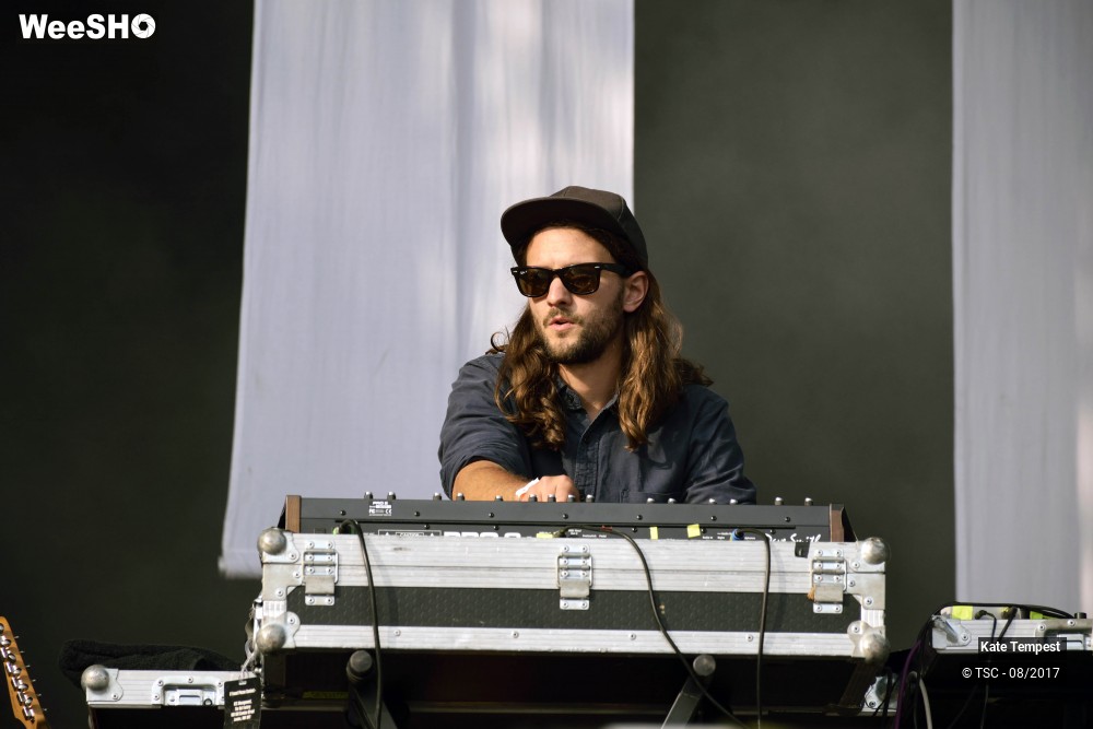 21/25 photos du spectacle Kate Tempest