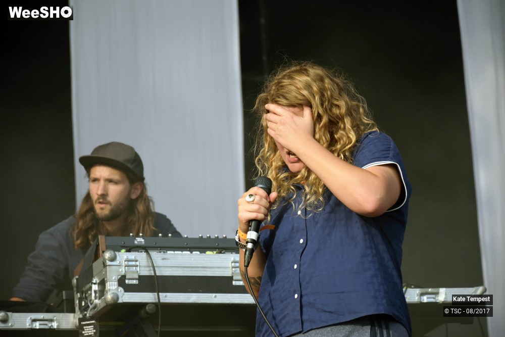 24/25 photos du spectacle Kate Tempest