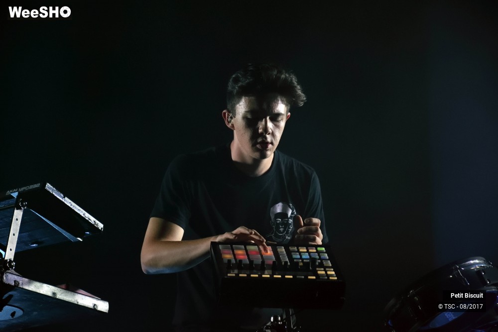 3/16 photos du spectacle Petit Biscuit