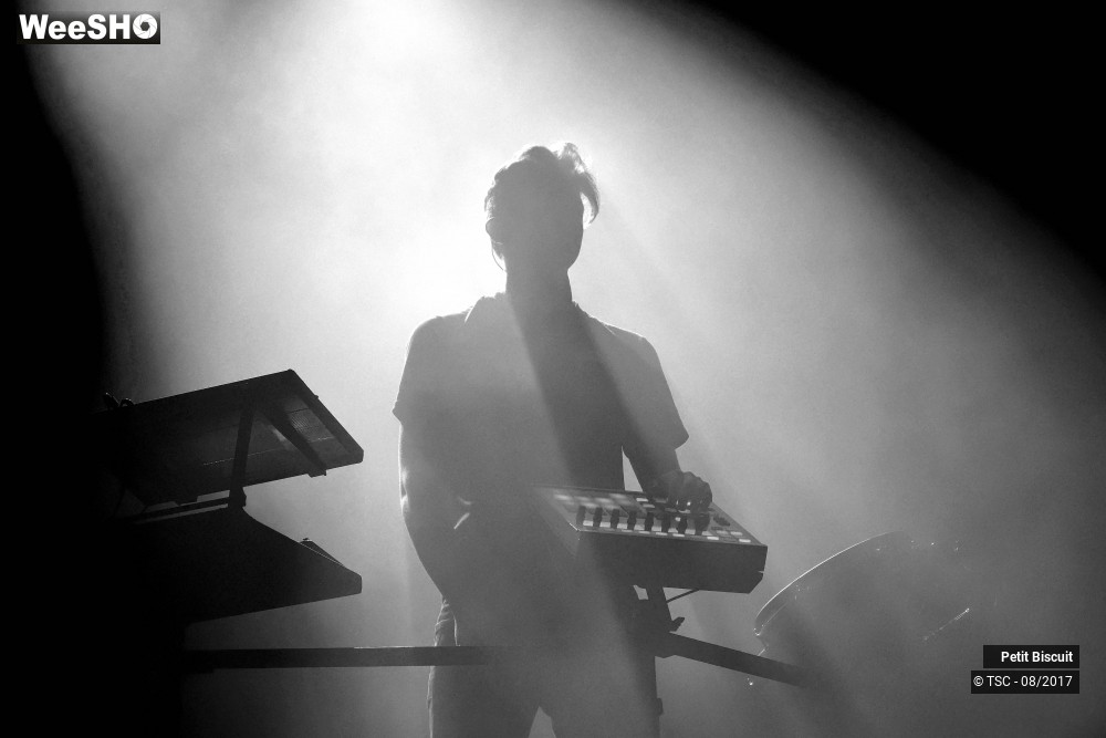 6/16 photos du spectacle Petit Biscuit