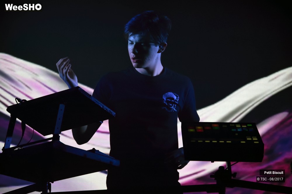 7/16 photos du spectacle Petit Biscuit