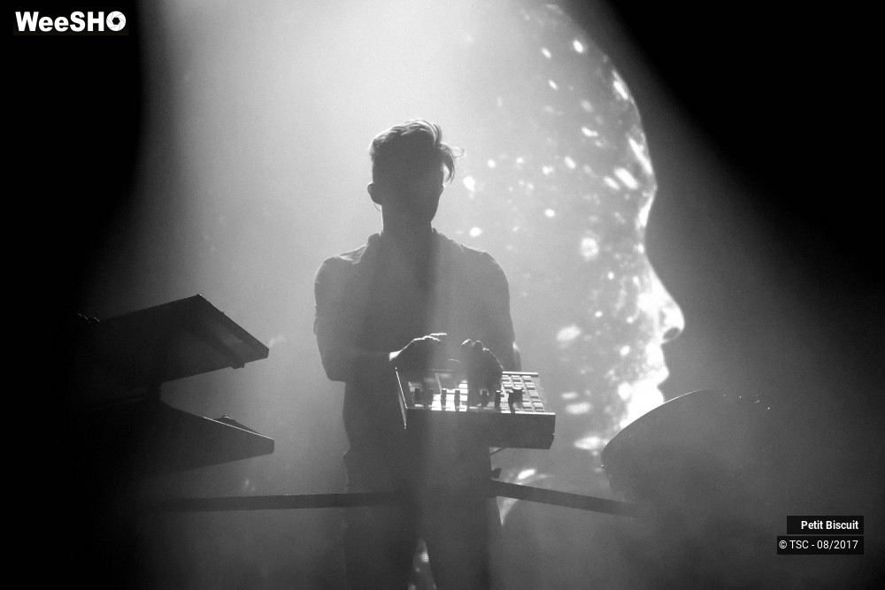 9/16 photos du spectacle Petit Biscuit