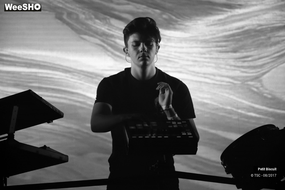 16/16 photos du spectacle Petit Biscuit