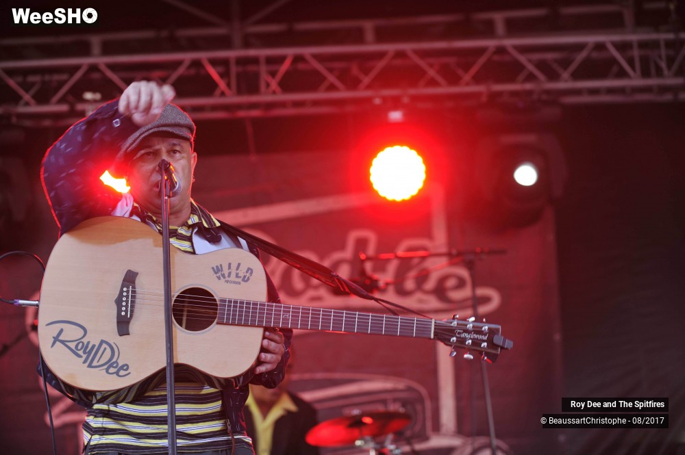 14/21 photos du spectacle Roy Dee and The Spitfires