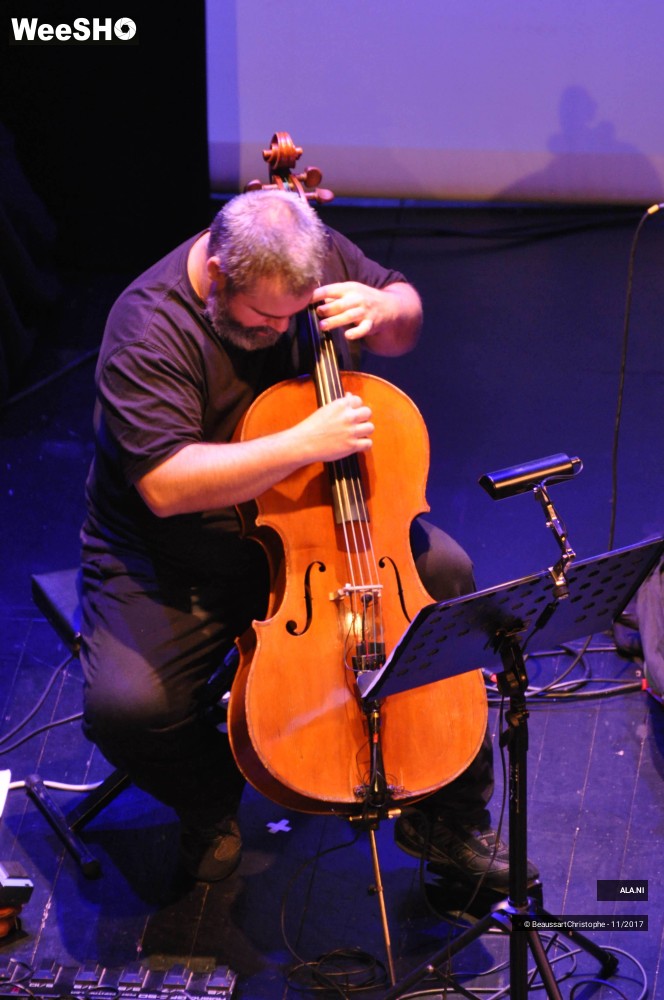 12/44 photos du spectacle ALA.NI
