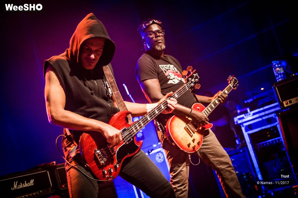 25/41 photos du spectacle Trust