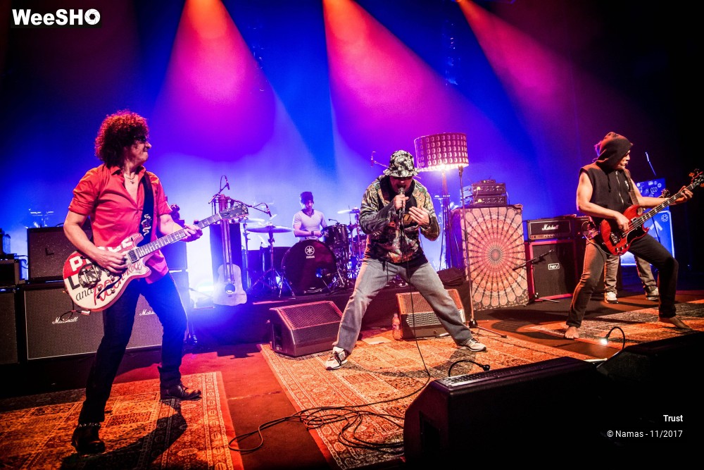 32/41 photos du spectacle Trust