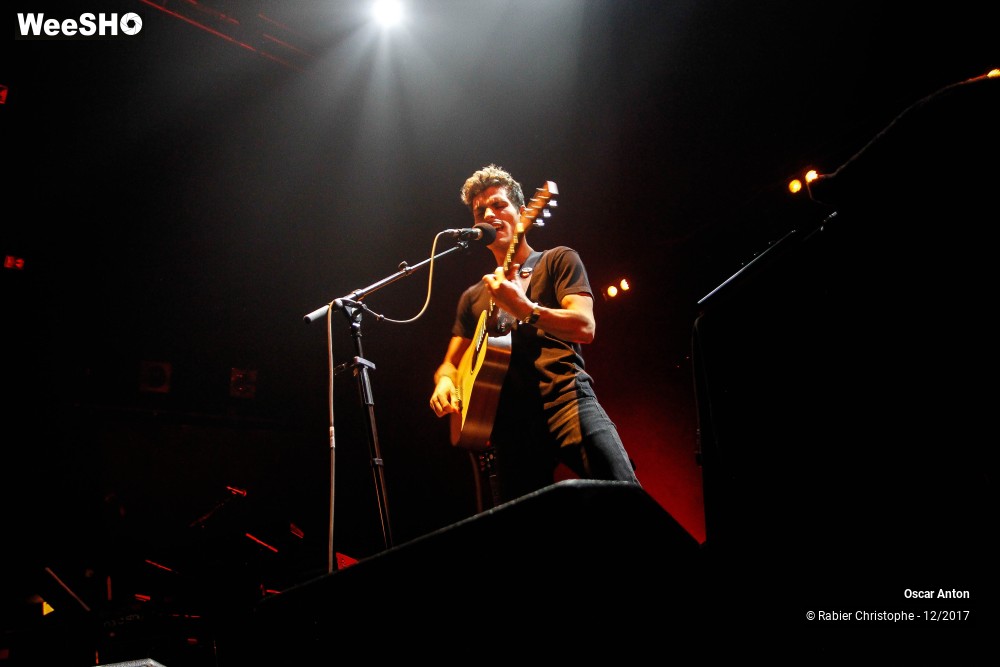 15/18 photos du spectacle Oscar Anton