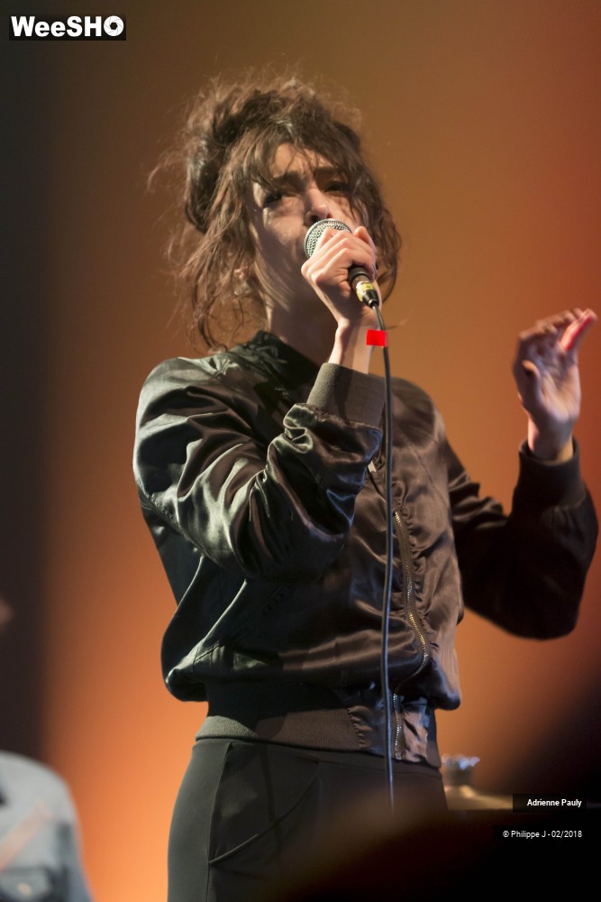 3/10 photos du spectacle Adrienne Pauly