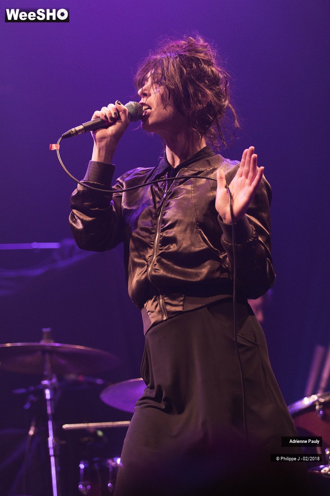 6/10 photos du spectacle Adrienne Pauly