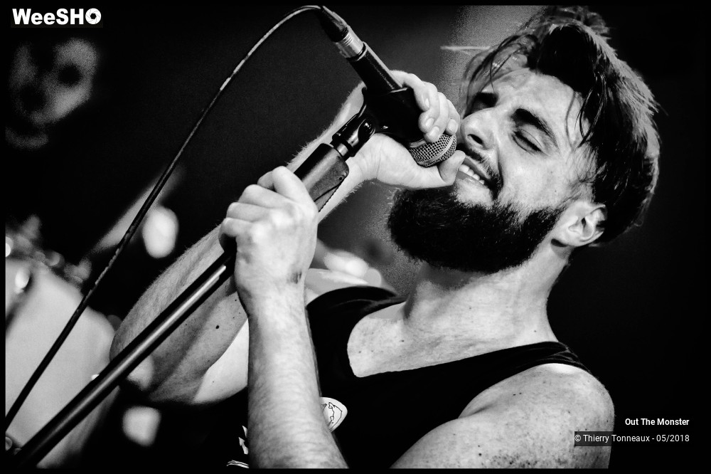 8/39 photos du spectacle Out The Monster