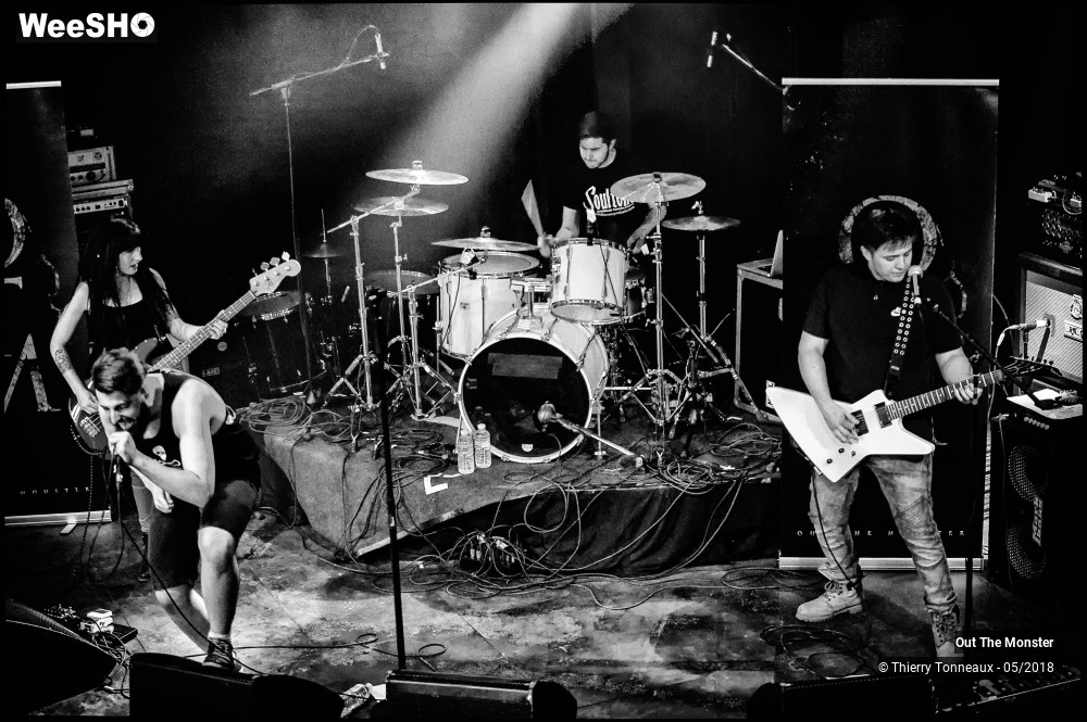 26/39 photos du spectacle Out The Monster