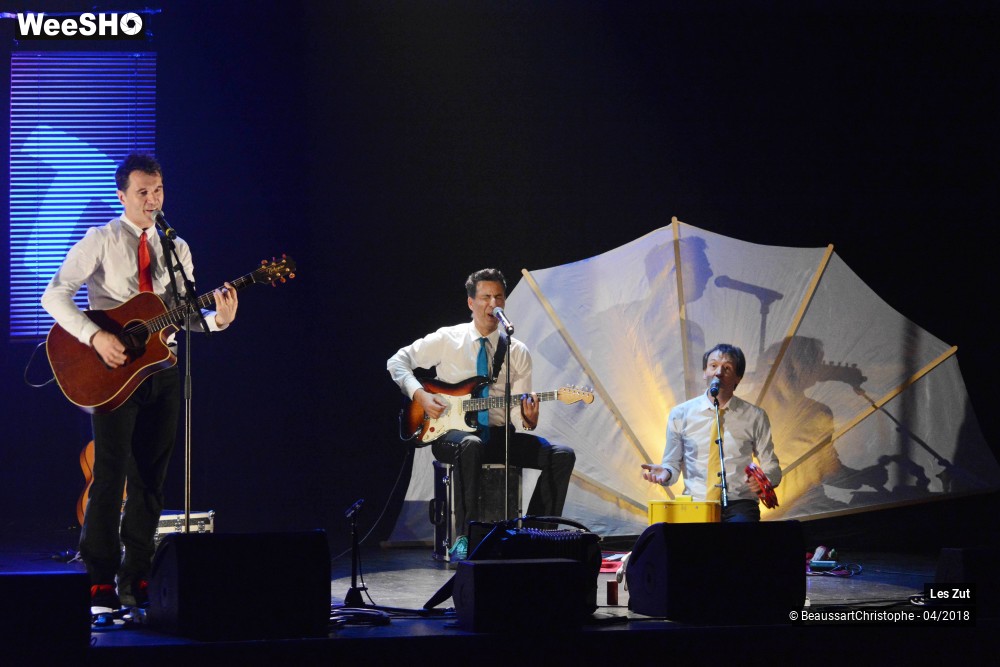 33/45 photos du spectacle Zut, Y'a un Bug 