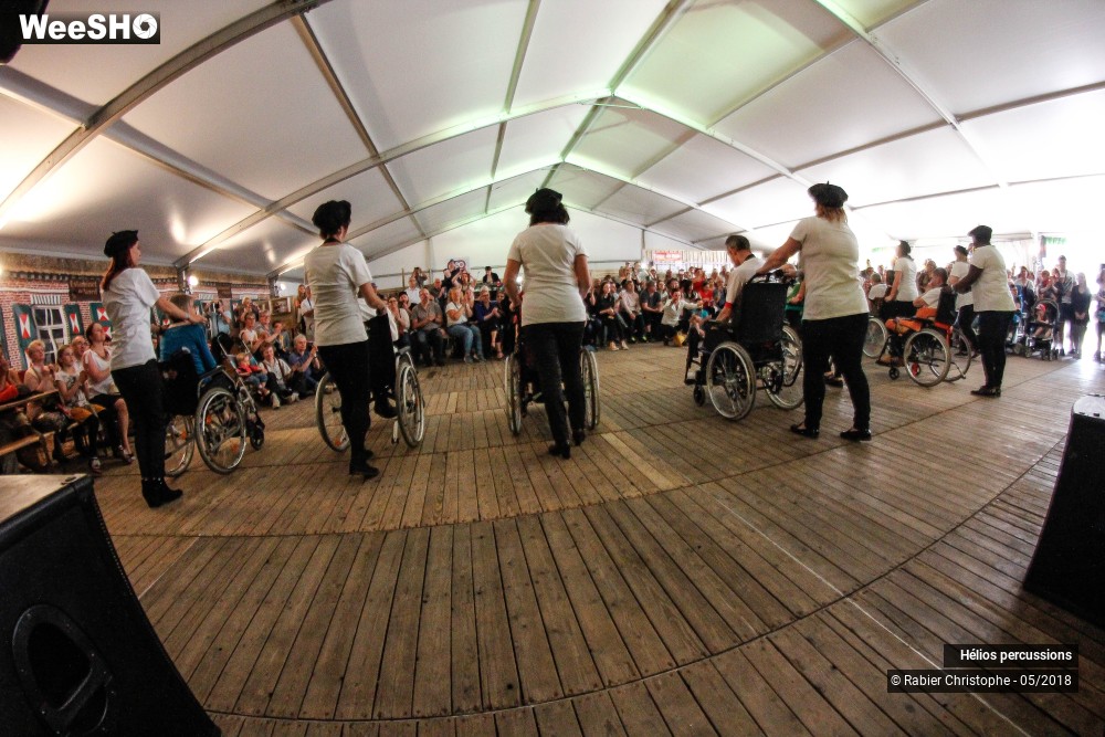 13/47 photos du spectacle Hélios Percussions avec les danseurs de l?APEI du Valenciennois