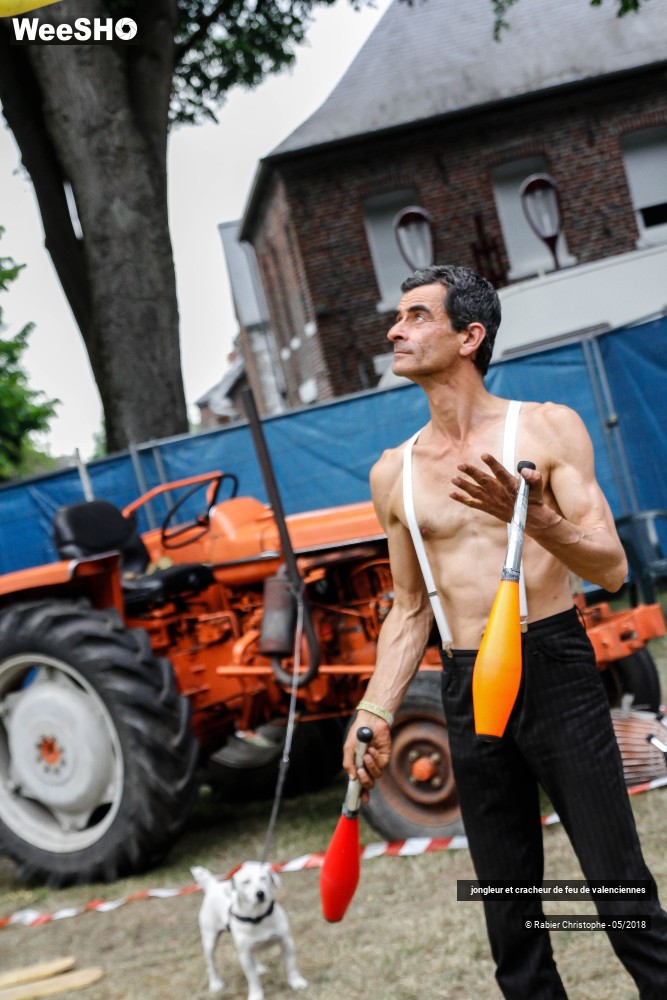 4/21 photos du spectacle jongleur et cracheur de feu de valenciennes