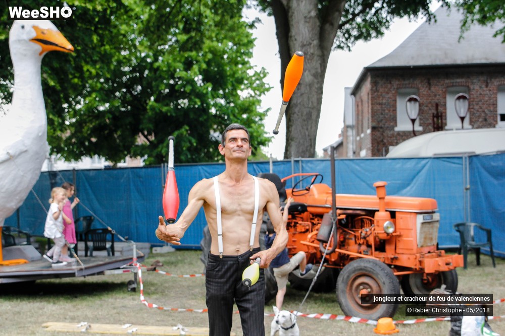 12/21 photos du spectacle jongleur et cracheur de feu de valenciennes